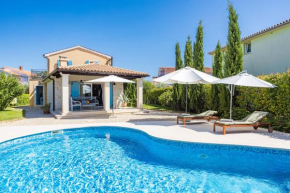 Villa Luka in Fažana with pool & playground only 600 meter from the beach
